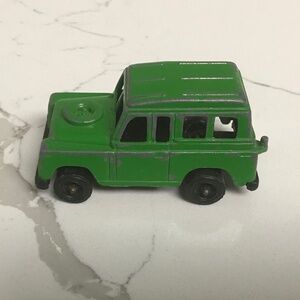 Vintage 1960’s Tootsie Die cast Metal Toy Car Land Rover Green
